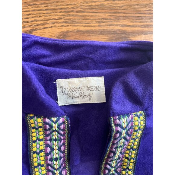 Vintage 1970’s At Home Wear for Van Raalte Purple Button Robe With embroidery - Picture 3 of 8